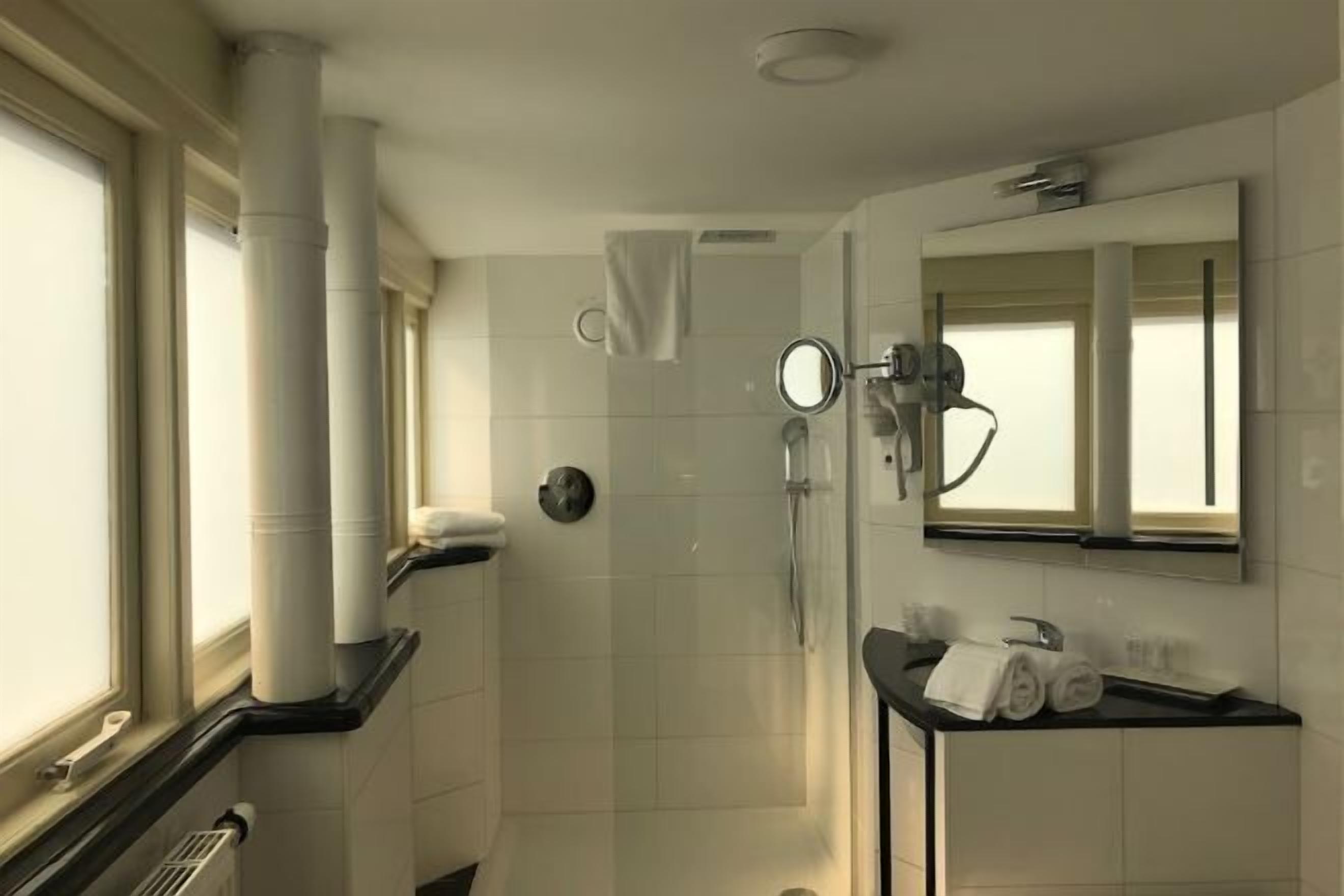 Baño | Artículos de higiene personal de diseño, secador de pelo y albornoces