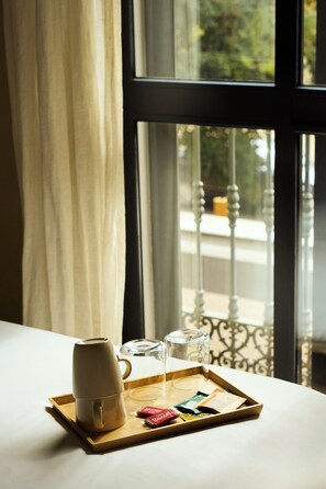 Premium bedding, down comforters, minibar, in-room safe - The Corner House (Seville)