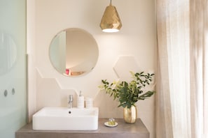 Twin Room | Bathroom sink