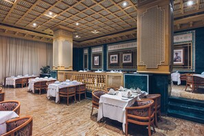 3 Restaurants, Frühstück, Mittagessen, Abendessen, internationale Küche