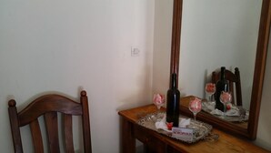 Iron/ironing board (on request), WiFi (free) - Acropolis Hotel (Corinth)