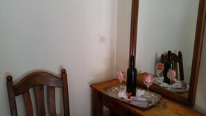 Iron/ironing board, free WiFi - Acropolis Hotel (Corinth)