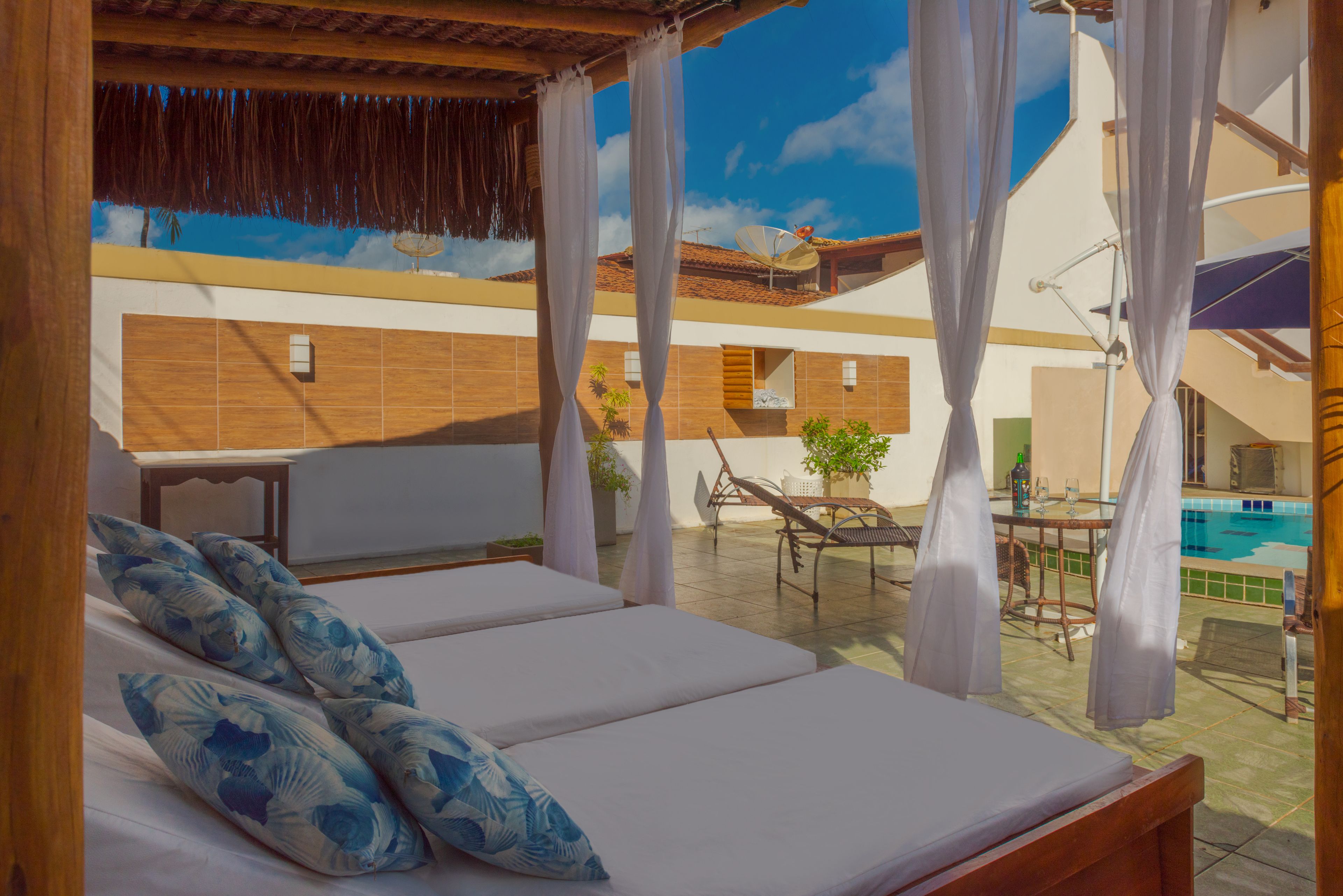 3 piscinas externas, espreguiçadeiras