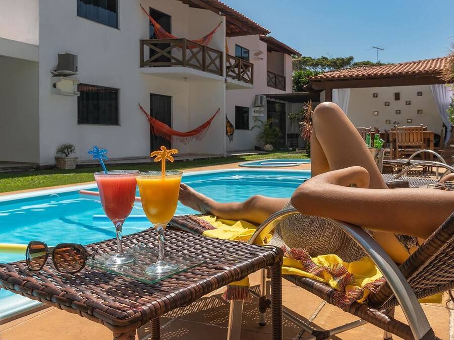 3 kolam renang outdoor, dengan kursi berjemur
