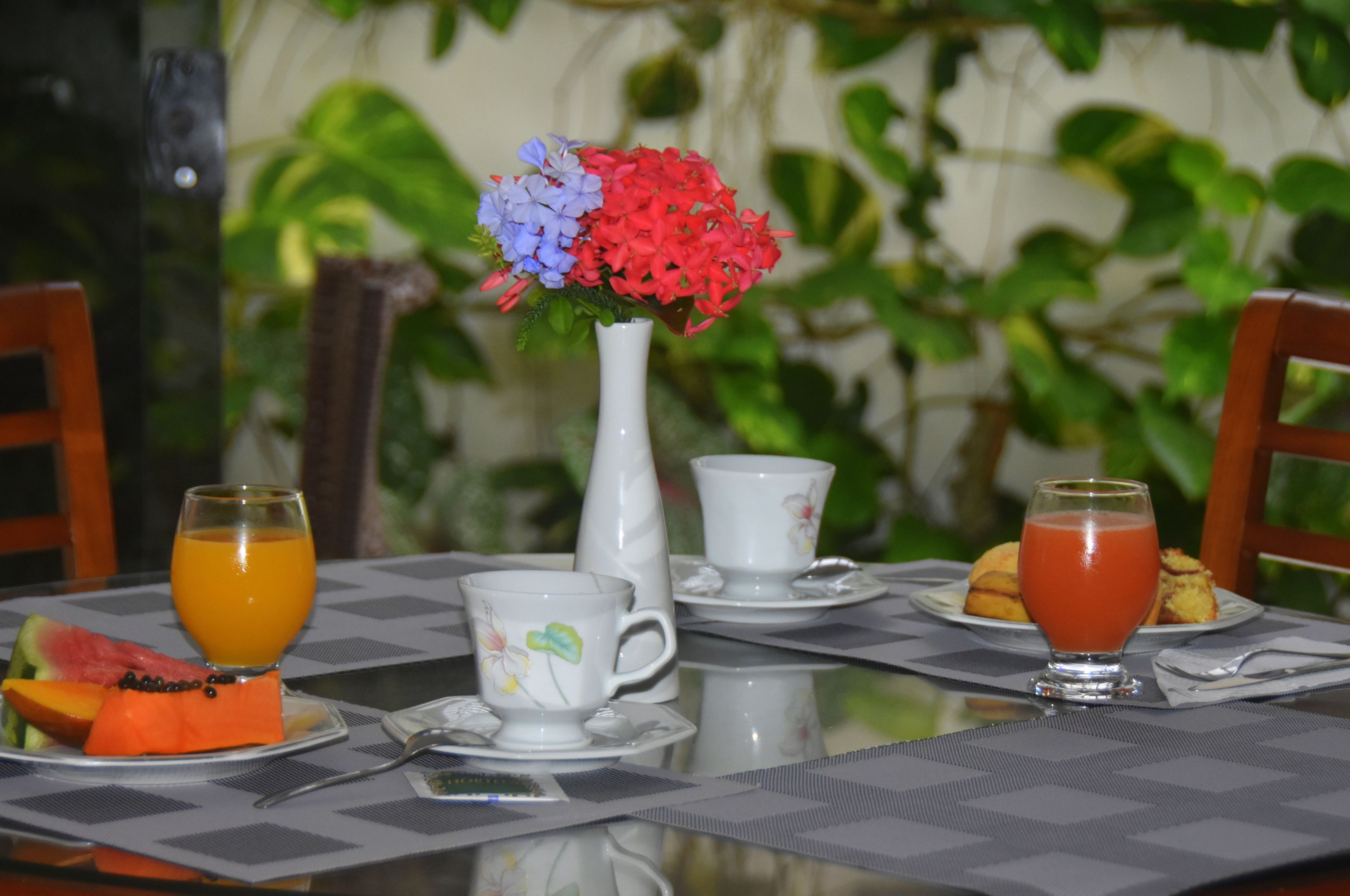 Café da manhã com buffet grátis todos os dias