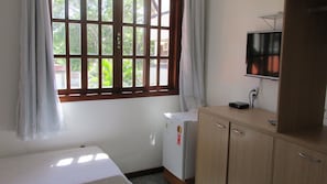 Traditional Suite, Lanai, Garden View | Minibar, individually decorated, blackout drapes, iron/ironing board