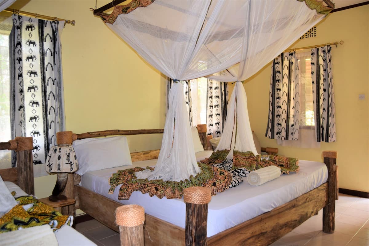 Premium bedding, desk, bed sheets