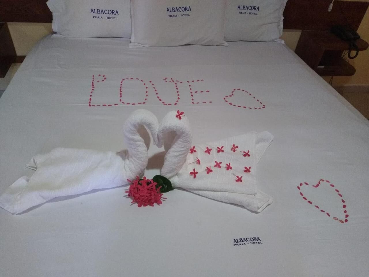 minibar, in-room safe, free wifi, bed sheets