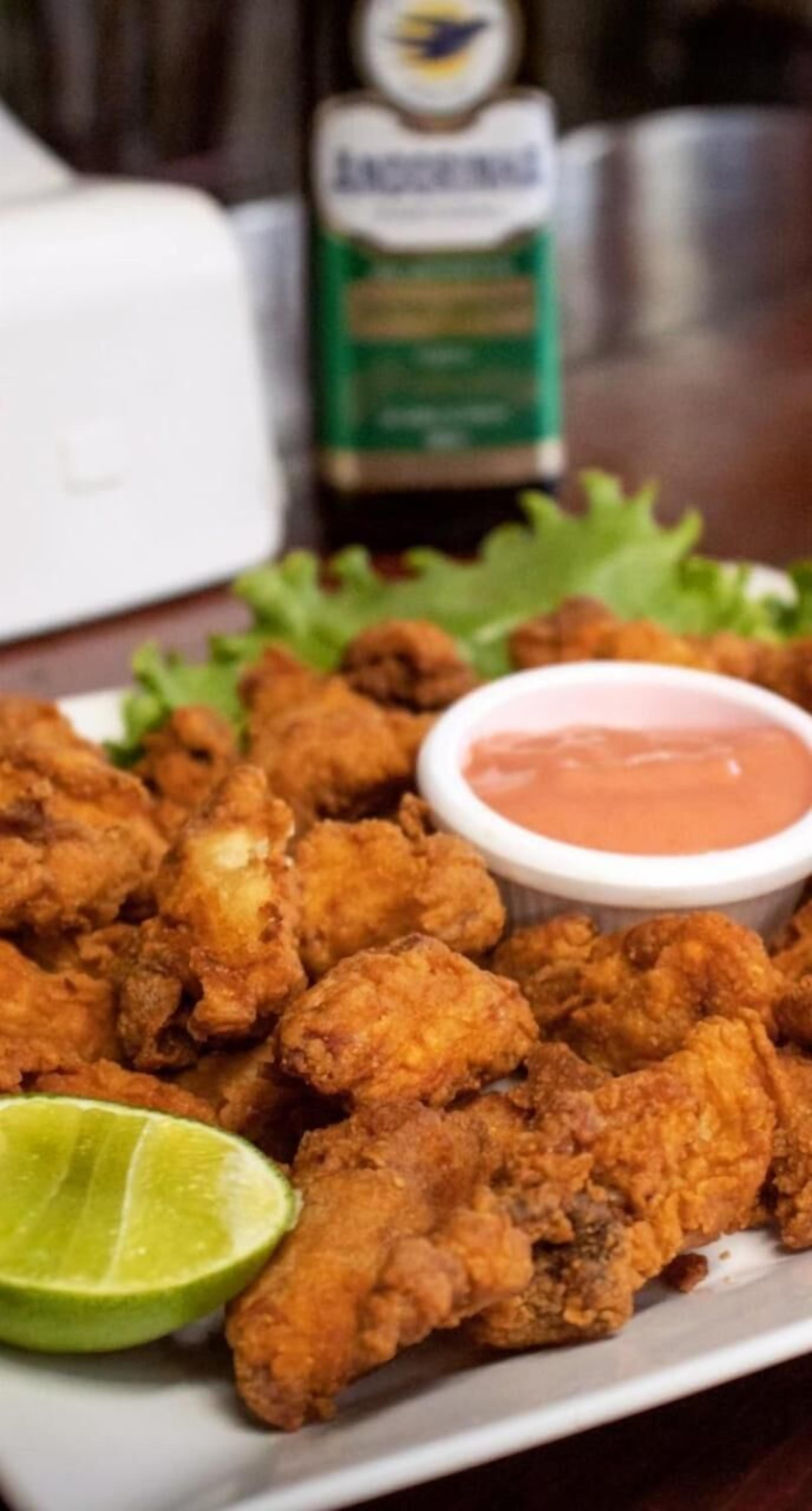 breakfast, lunch and dinner served