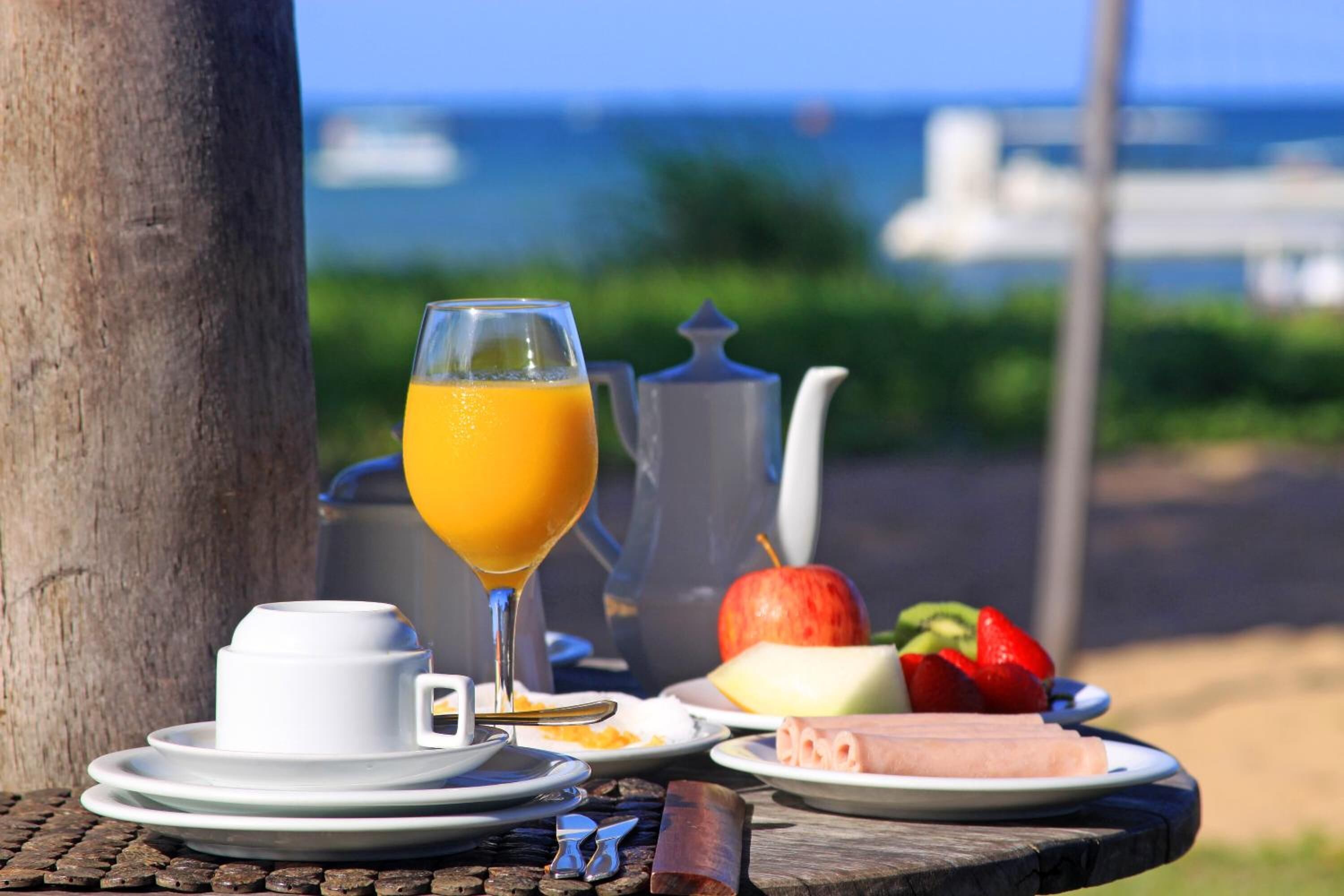 breakfast, lunch and dinner served