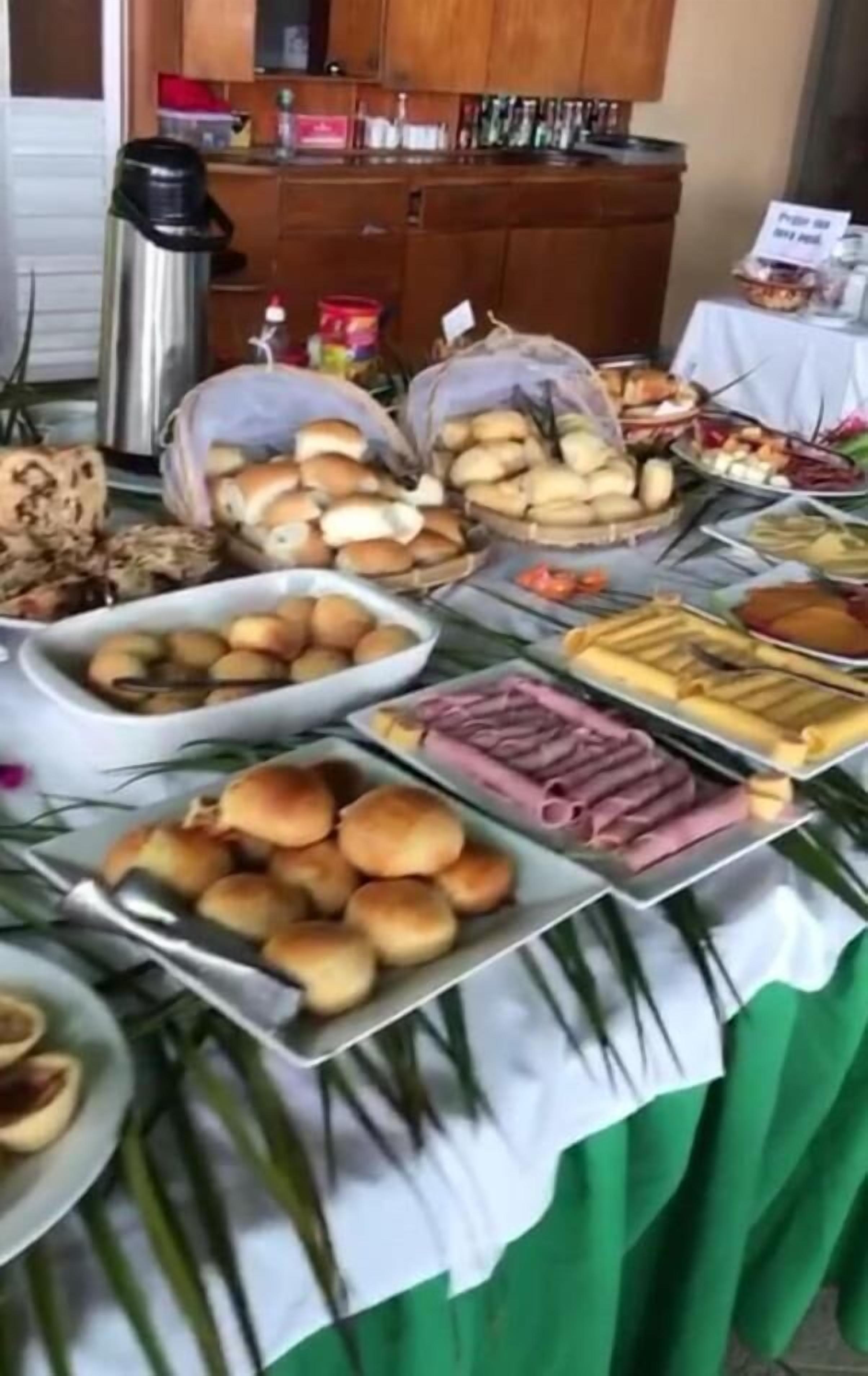 breakfast, lunch and dinner served