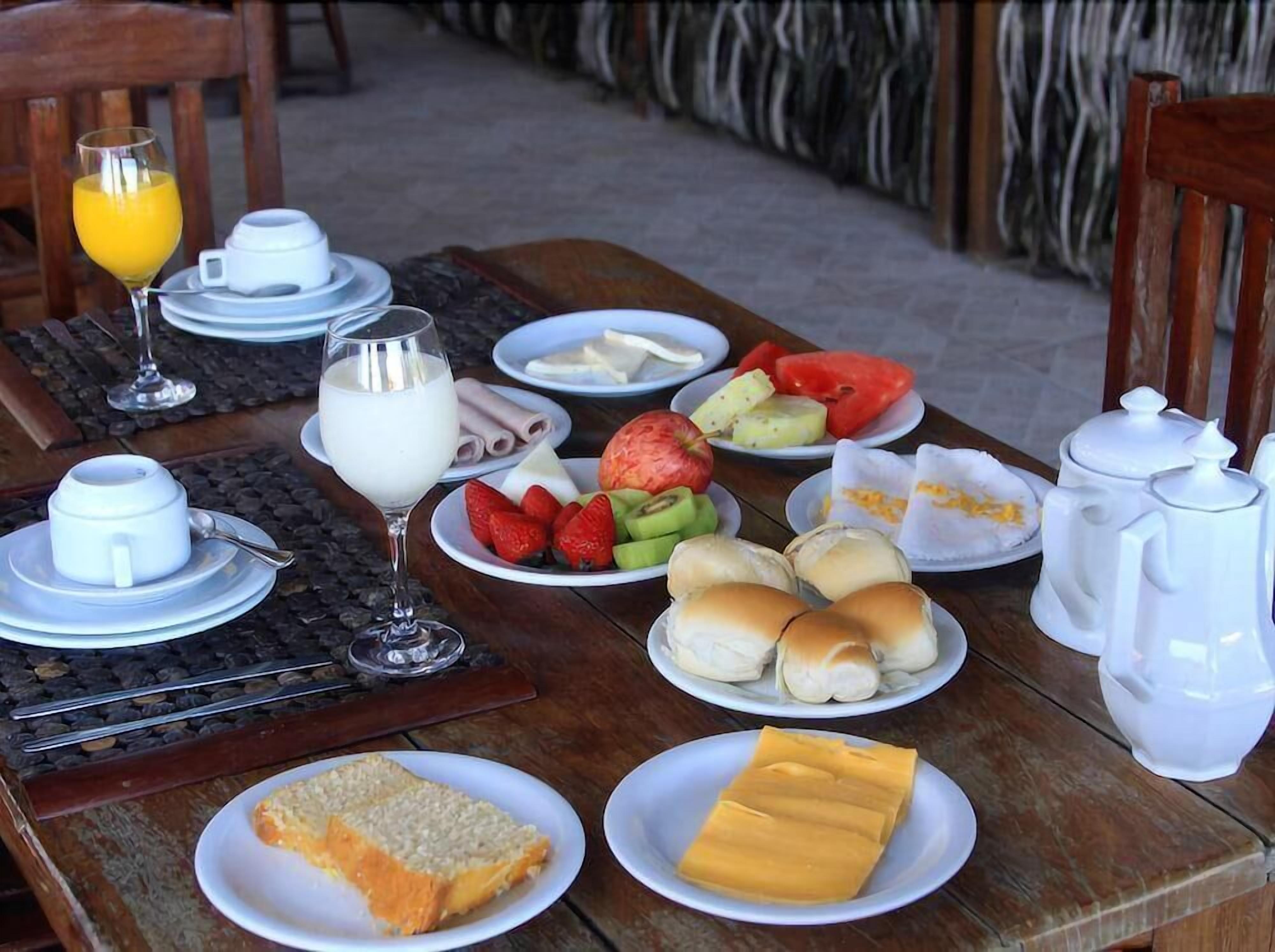 breakfast, lunch and dinner served