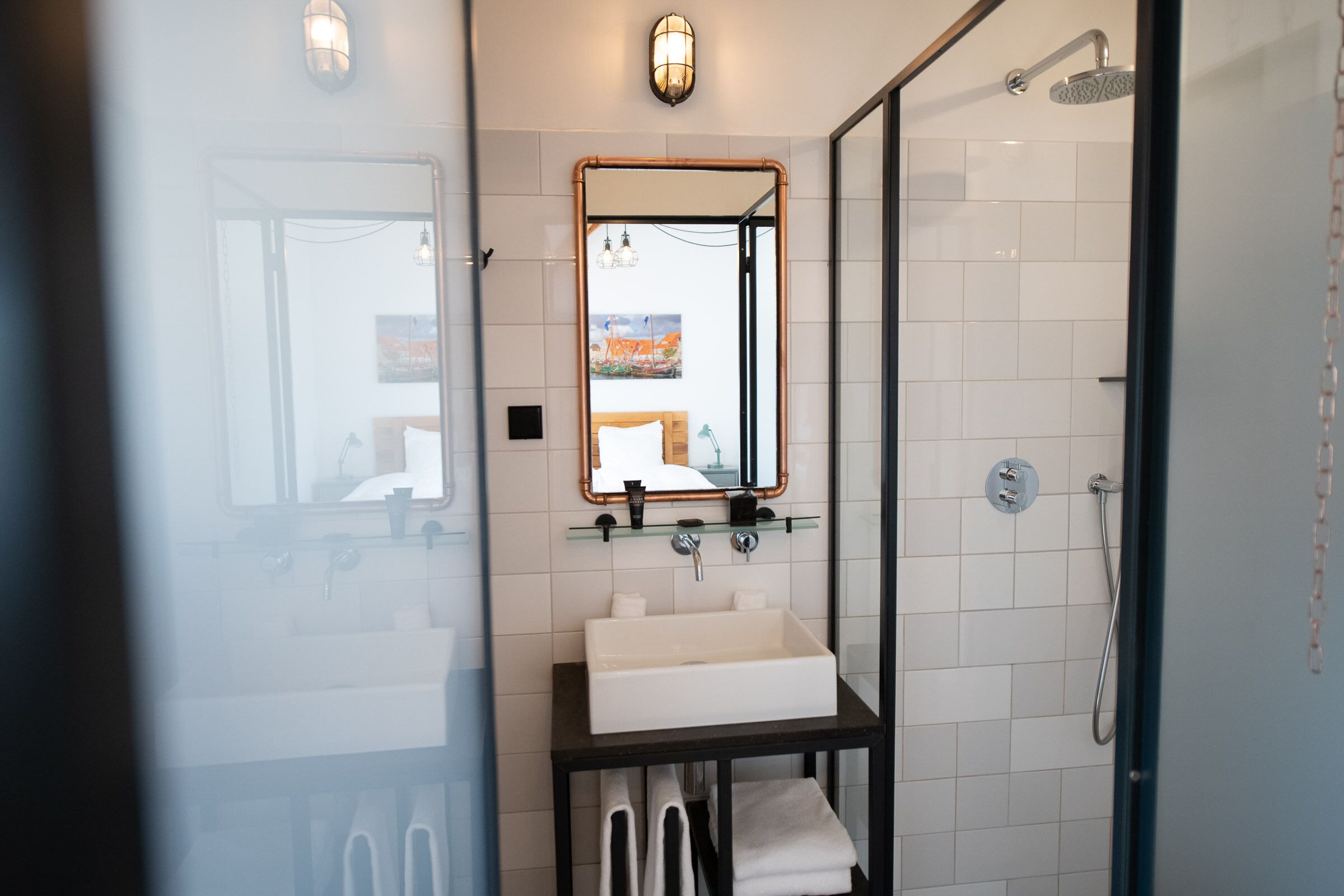 standard deluxe | bathroom | free toiletries, hair dryer, towels