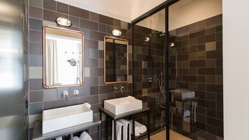 Large Superior | Bathroom | Free toiletries, hair dryer, towels