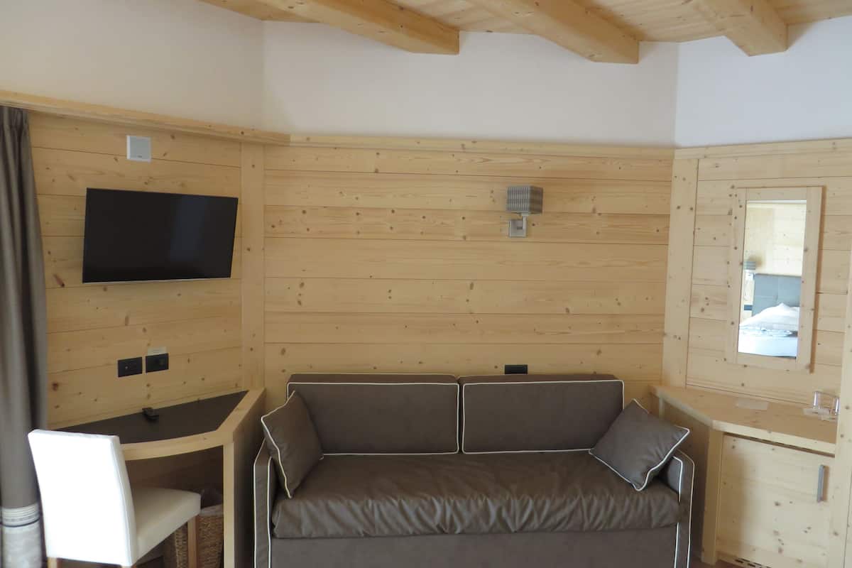 superior double room | living area | flat-screen tv, heated floors