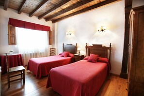 Standard-Zweibettzimmer, 2 Einzelbetten | Schreibtisch, kostenlose Babybetten, Zustellbetten, kostenloses WLAN