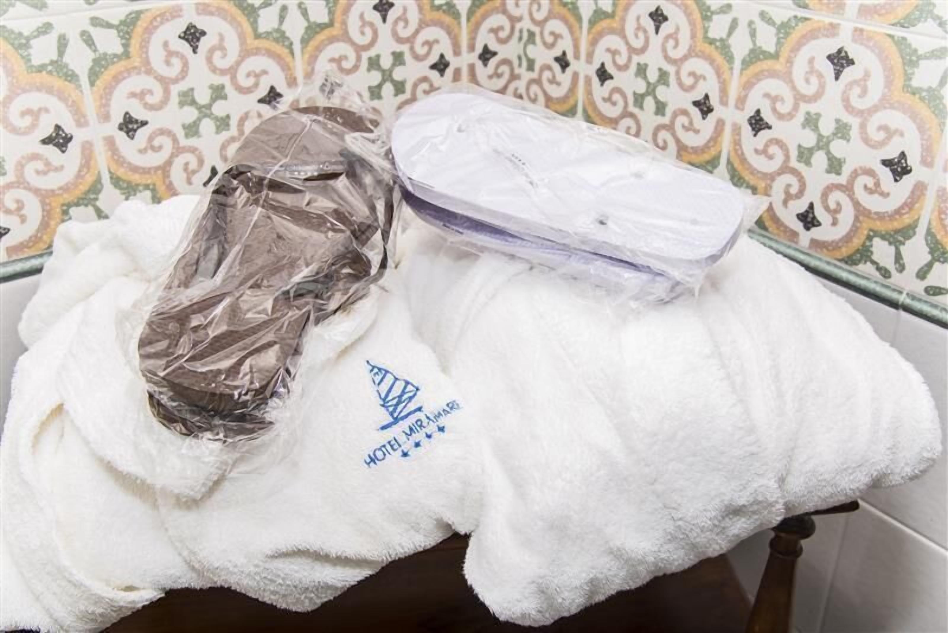 suite, sea facing (west side) | room amenity