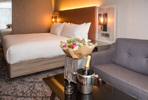 Caja de seguridad en la habitación, cortinas blackout y wifi gratis 