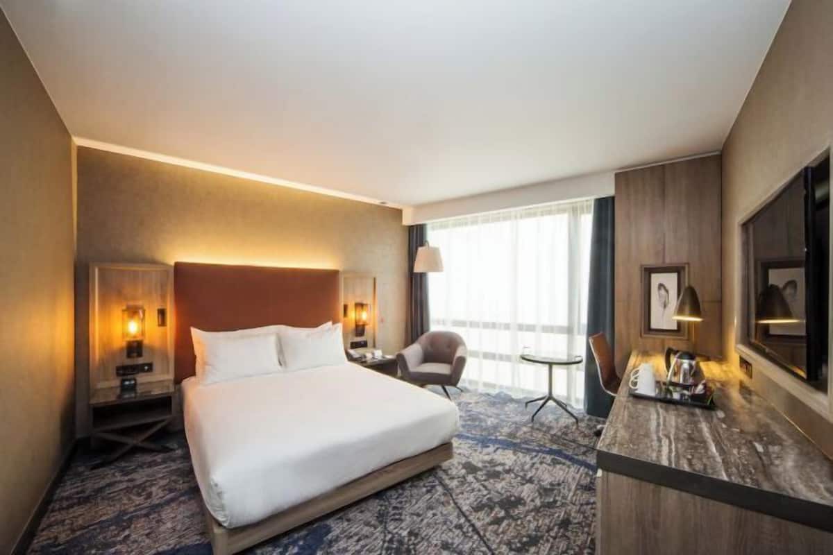 In-room safe, blackout curtains, free WiFi, bed sheets