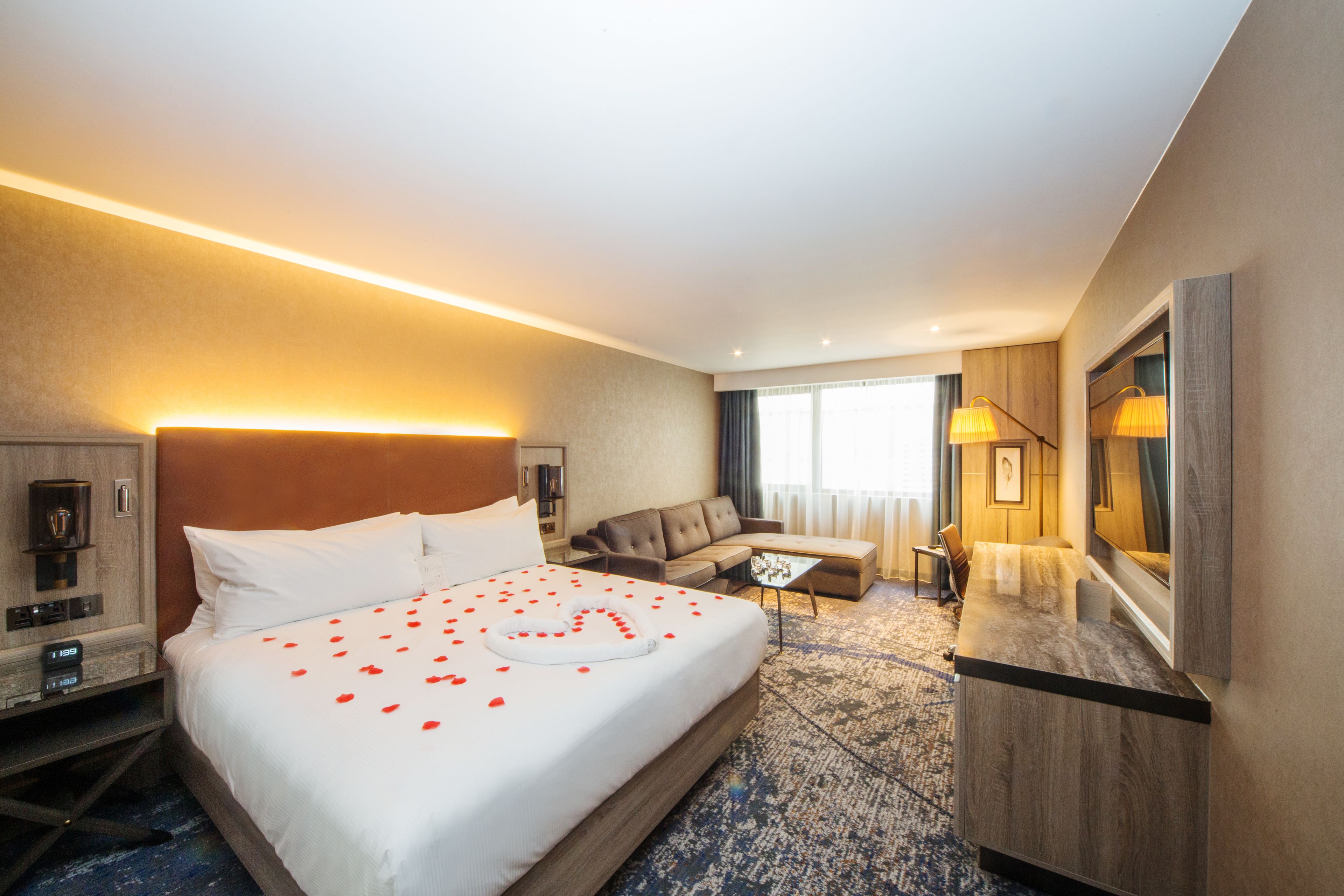 Junior Suite, 1 King Bed | In-room safe, blackout drapes, free WiFi, bed sheets