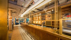 Bar (trong khuôn viên)