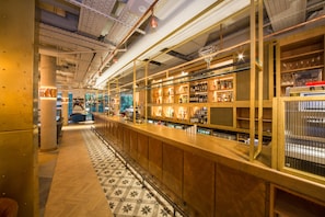 Bar (on property) - DoubleTree by Hilton London Kingston Upon Thames (Kingston Upon Thames)