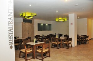 Breakfast and lunch served