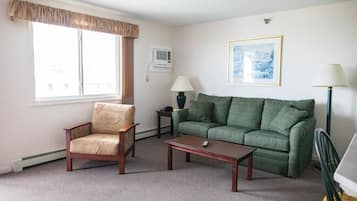 Luxury Queen Suite | Individually decorated, individually furnished, iron/ironing board