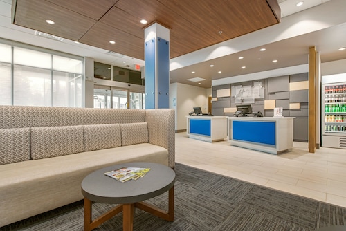 Holiday Inn Express & Suites Carrollton West by IHG