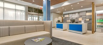 智选假日酒店及套房 卡罗尔顿西 IHG