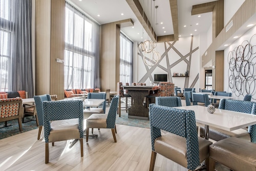 Hampton Inn & Suites North Dallas Central Expy