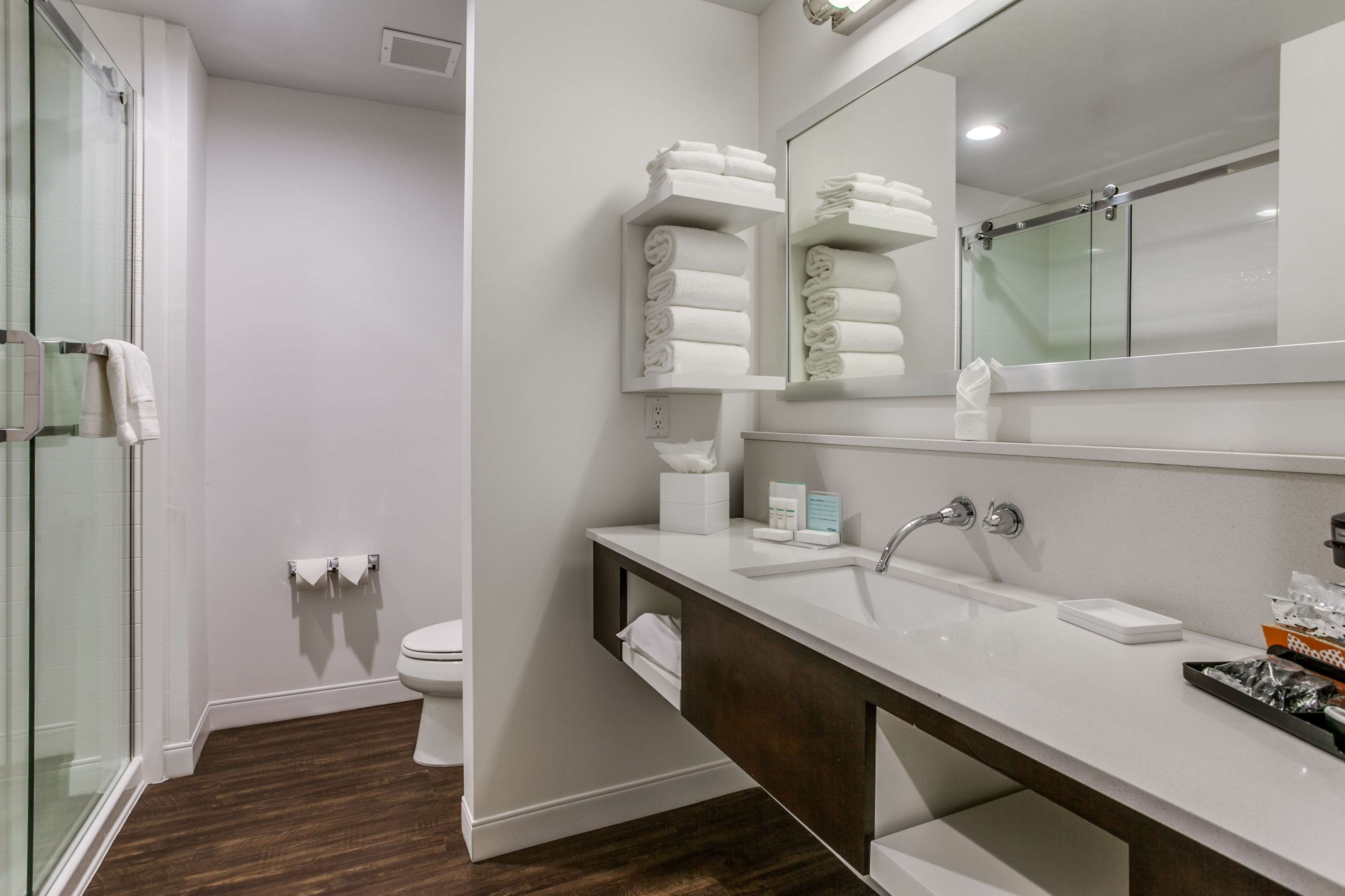 studio, 1 king bed, non smoking, refrigerator & microwave | bathroom | hair dryer, towels