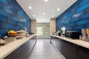 包含每日自助早餐