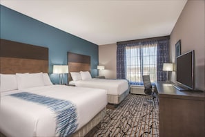 Habitación, 2 camas Queen size, para no fumadores | Ropa de cama de alta calidad, camas con pillow-top y escritorio