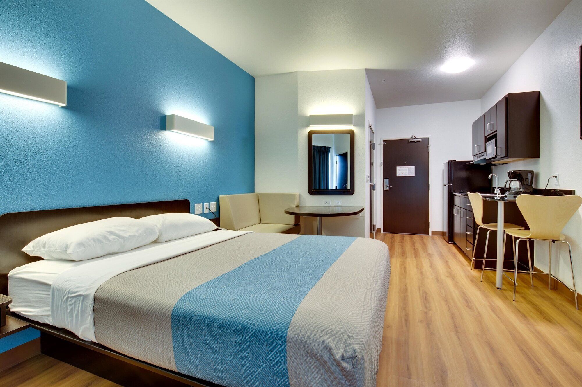 Blackout drapes, free WiFi, bed sheets