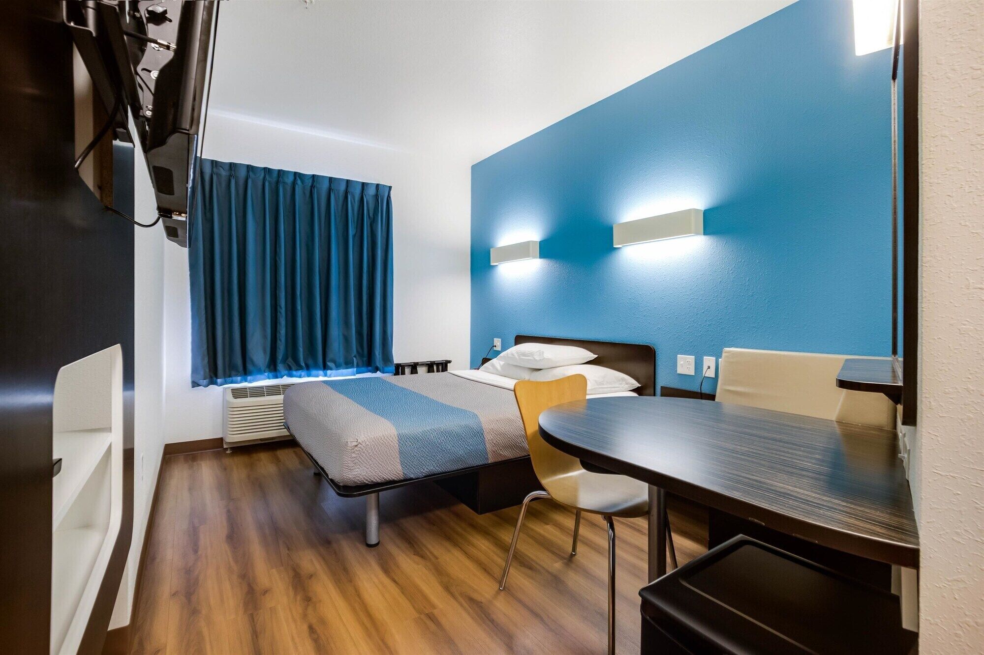 Blackout curtains, free WiFi, bed sheets