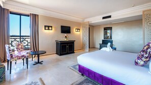 Phòng Suite Junior | Bộ đồ giường cao cấp, minibar, két bảo mật tại phòng 