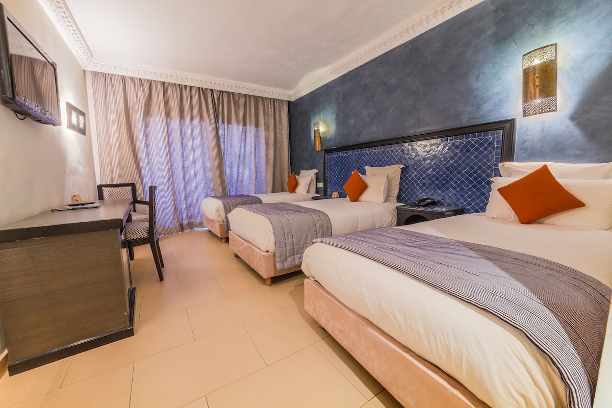 Camera tripla | Biancheria da letto di alta qualità, minibar, una cassaforte in camera