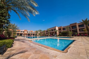 Outdoor pool, pool umbrellas, sun loungers