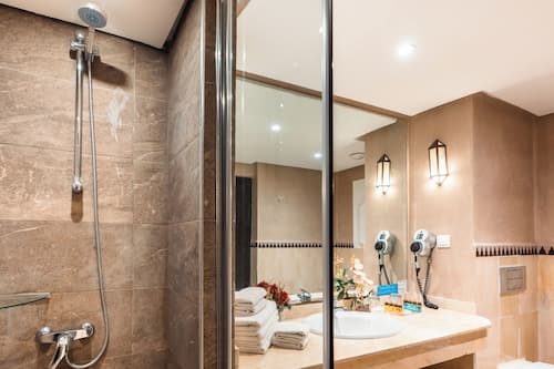 Double Room, Pool View | Bathroom