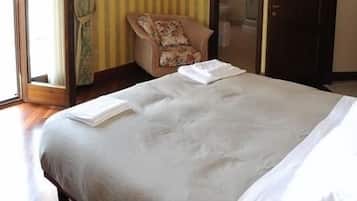 Suite, Balcony, Garden View | Premium bedding, desk, cribs/infant beds
