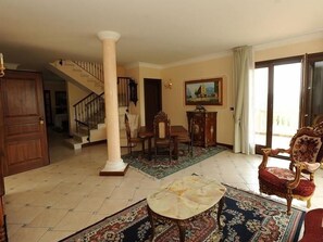 Lobby sitting area - B&B Elizabeth's House (Moscufo)