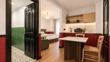 City Studio | 1 bedroom, blackout drapes, free WiFi, bed sheets