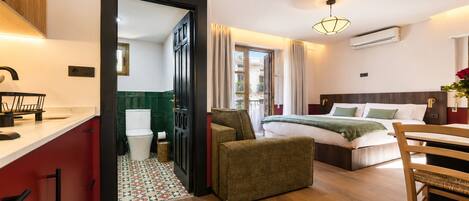 Deluxe Apartment | 1 bedroom, blackout drapes, free WiFi, bed sheets