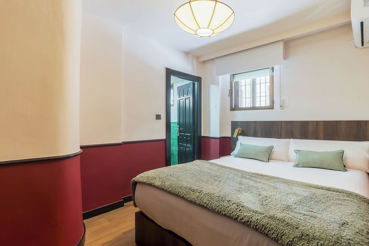1 habitación, cortinas blackout, wifi gratis y ropa de cama