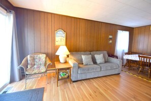 하우스, 침실 3개 | 거실 공간 | TV, DVD 플레이어