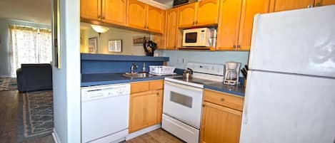 Townhome, 2 Bedrooms | Private kitchen