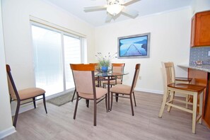 Condo, 2 Bedrooms | Dining