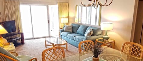 Condo, 2 Bedrooms | Living area