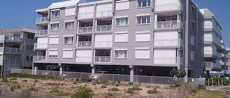 Condo, 2 Bedrooms | Property grounds
